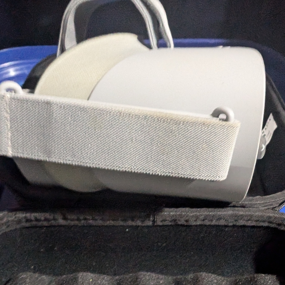 Oculus Go VR headset + case 32gb - Picture 10 of 16